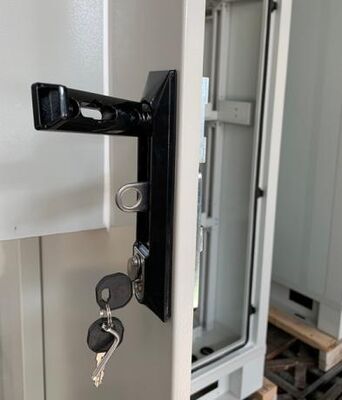 Khóa chống trộm ba điểm Vỏ tủ viễn thông ngoài trời 30U 40U Được sản xuất riêng cho thiết bị mạng