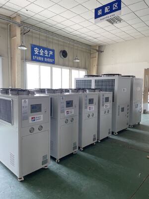 Chiller trục vít làm mát bằng khí điều khiển thông minh - Môi chất lạnh R22/R134A thân thiện với môi trường